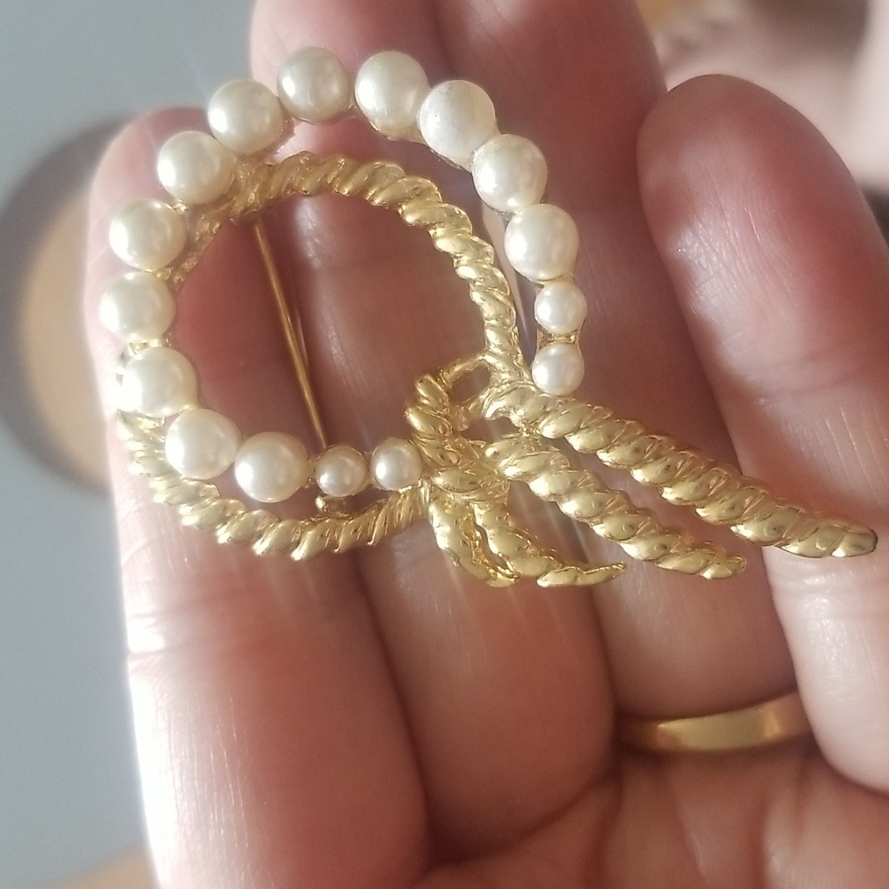FREE WITH PURCHASE-Faux Pearl & Gold Tone Brooch